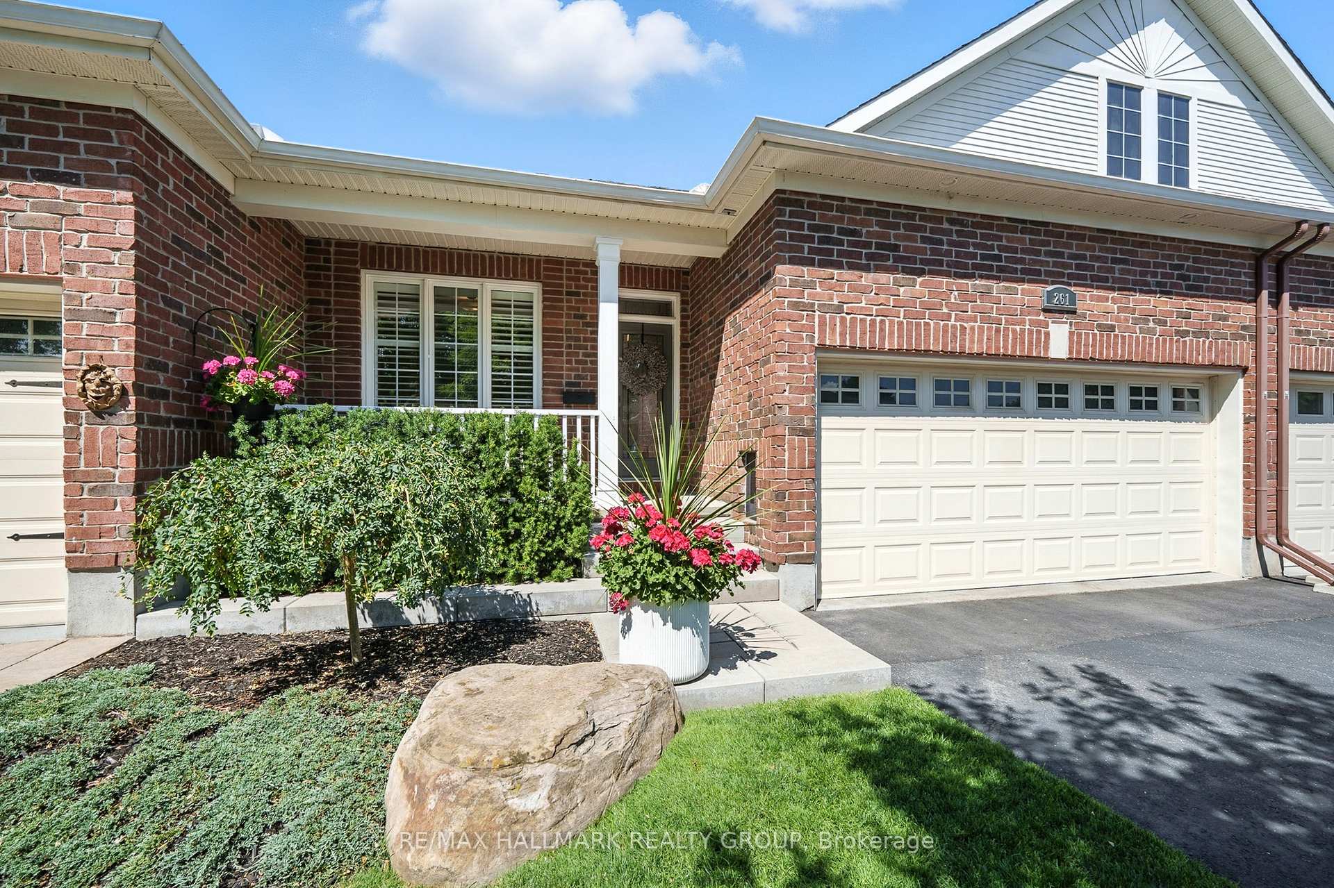 Photo 2 of 261 Cairnsmore Circle, Ottawa, Barrhaven - Stonebridge — HOMEH