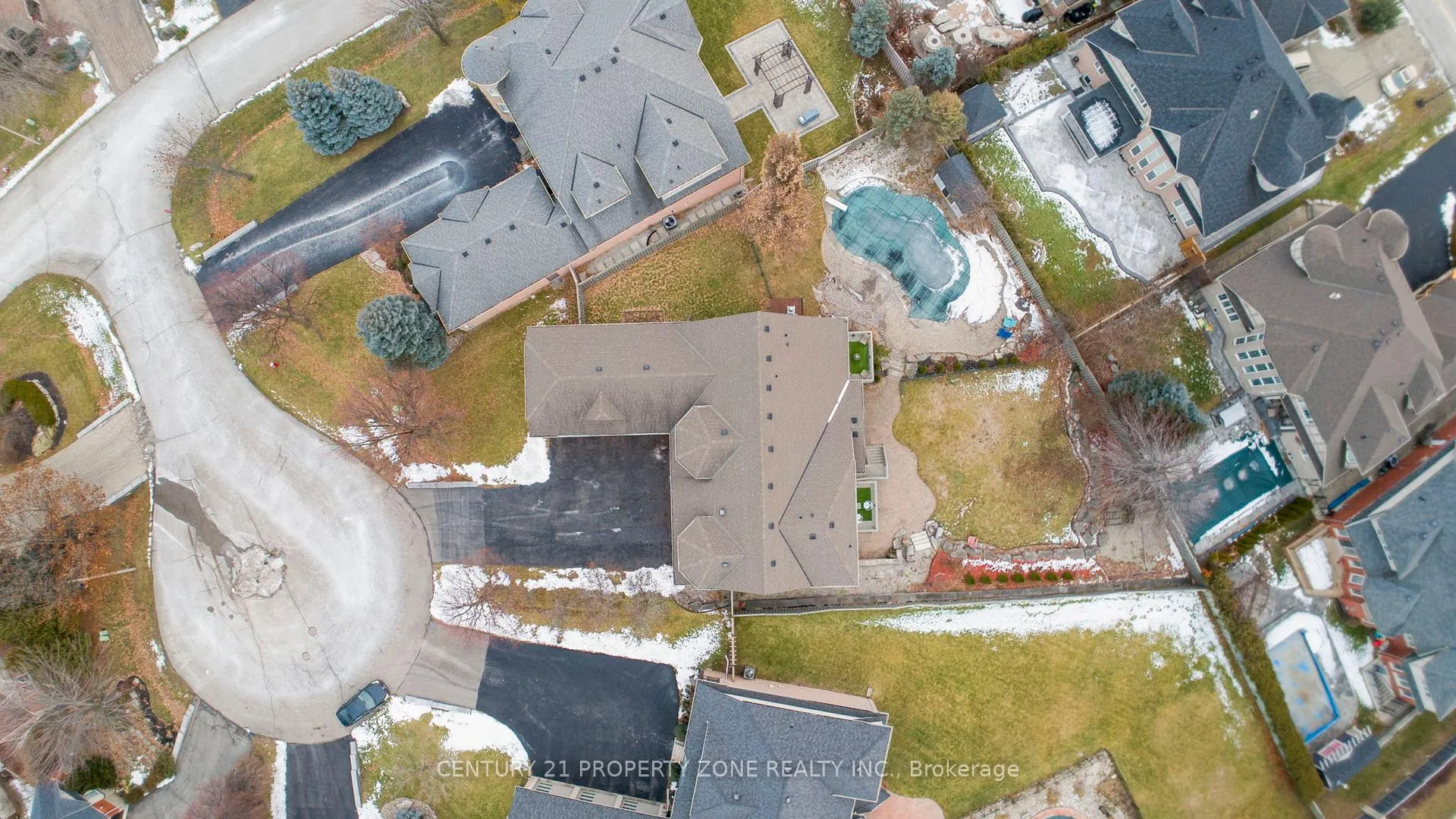 Photo 5 of 4 Champion Court, Brampton, Credit Valley — HOMEH