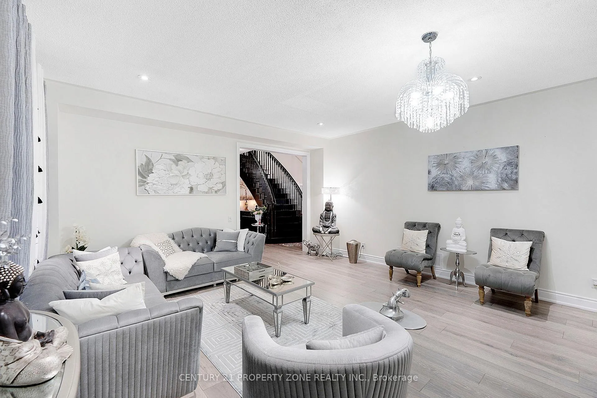 Photo 13 of 4 Champion Court, Brampton, Credit Valley — HOMEH