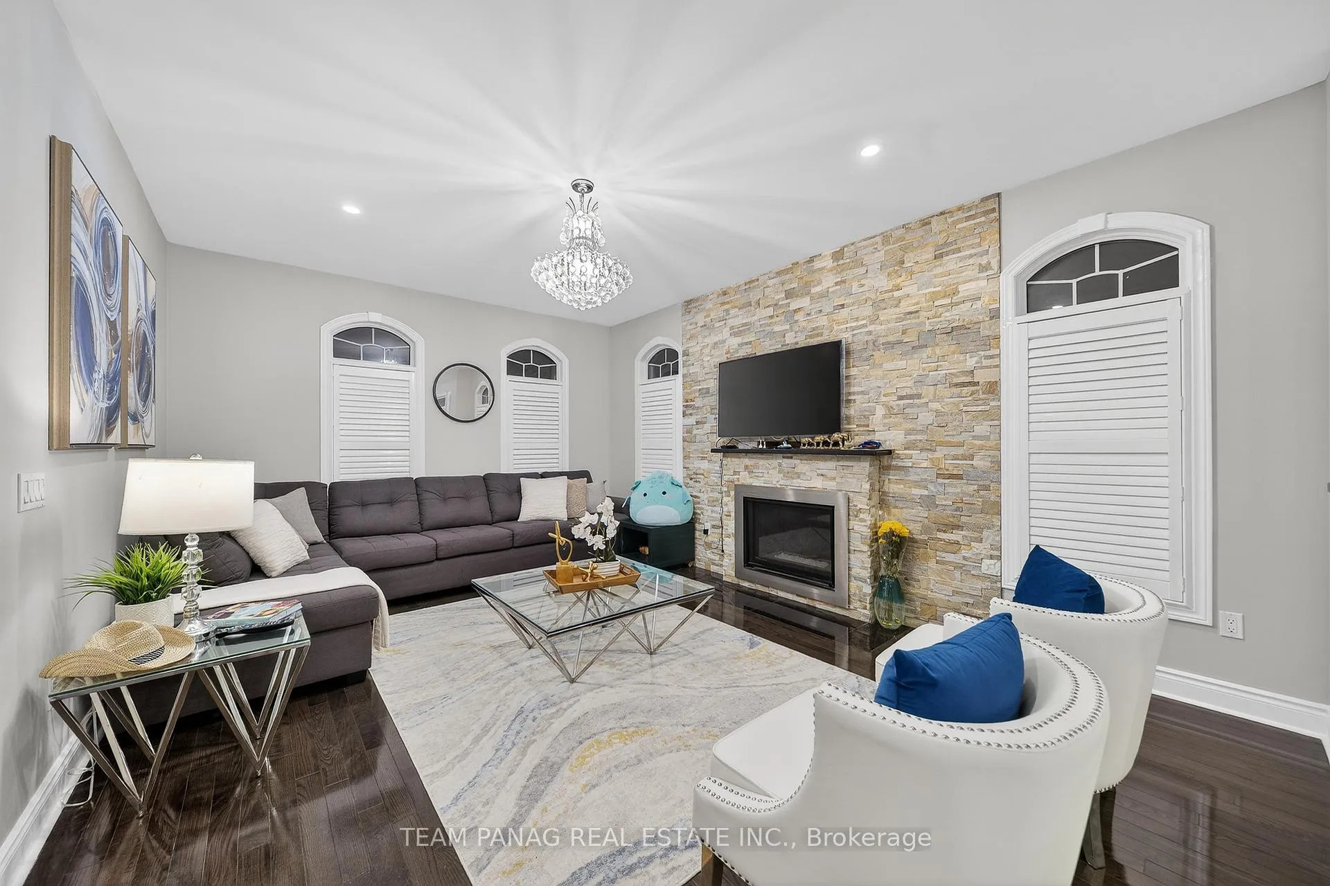 Photo 12 of 2 Belleville Drive, Brampton, Vales of Castlemore North — HOMEH