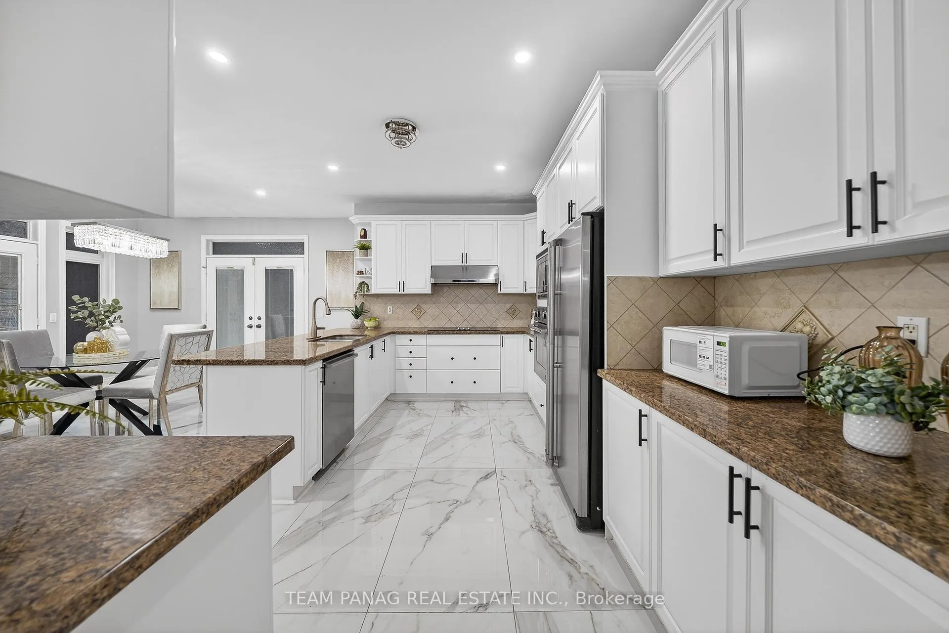 Photo 14 of 2 Belleville Drive, Brampton, Vales of Castlemore North — HOMEH