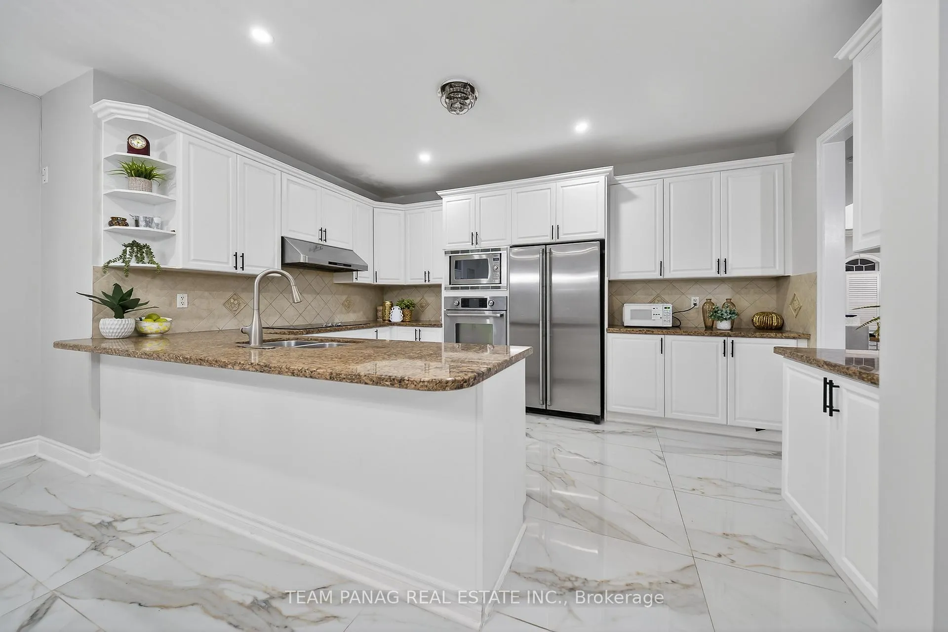 Photo 15 of 2 Belleville Drive, Brampton, Vales of Castlemore North — HOMEH