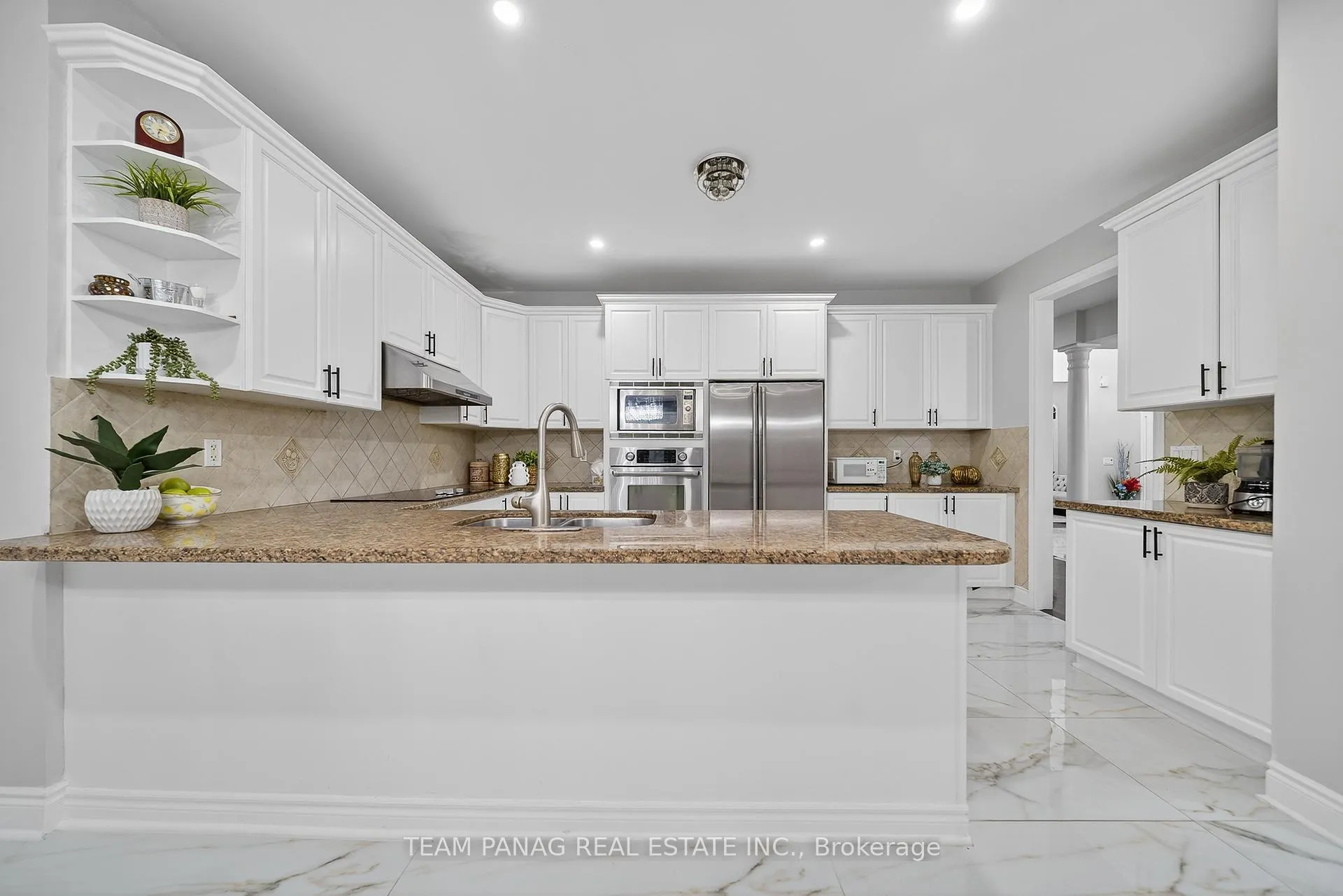 Photo 16 of 2 Belleville Drive, Brampton, Vales of Castlemore North — HOMEH