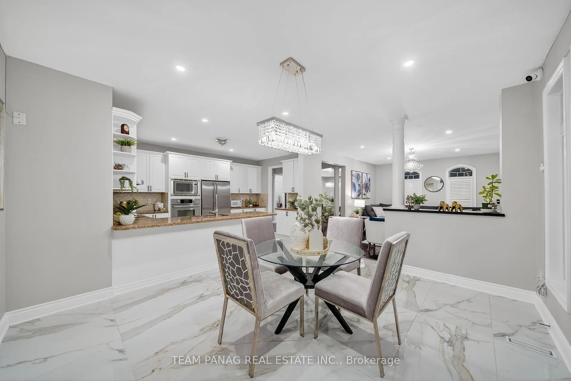 Photo 18 of 2 Belleville Drive, Brampton, Vales of Castlemore North — HOMEH