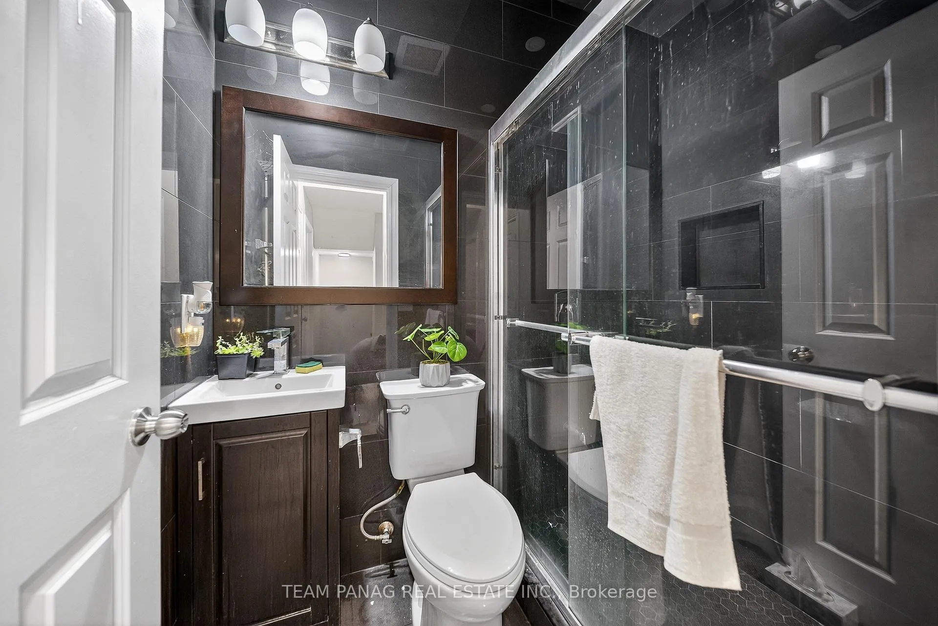 Photo 19 of 2 Belleville Drive, Brampton, Vales of Castlemore North — HOMEH