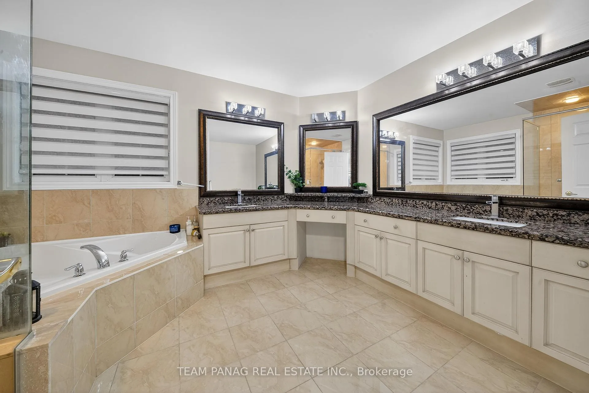 Photo 25 of 2 Belleville Drive, Brampton, Vales of Castlemore North — HOMEH