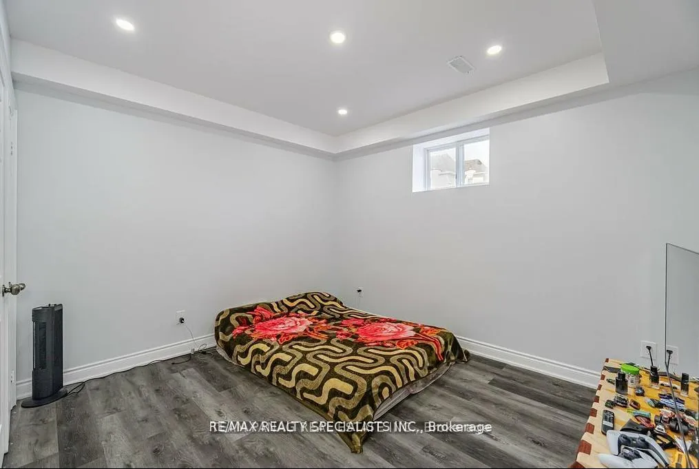Photo 38 of 2 Belleville Drive, Brampton, Vales of Castlemore North — HOMEH