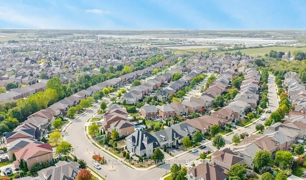 Photo 45 of 2 Belleville Drive, Brampton, Vales of Castlemore North — HOMEH