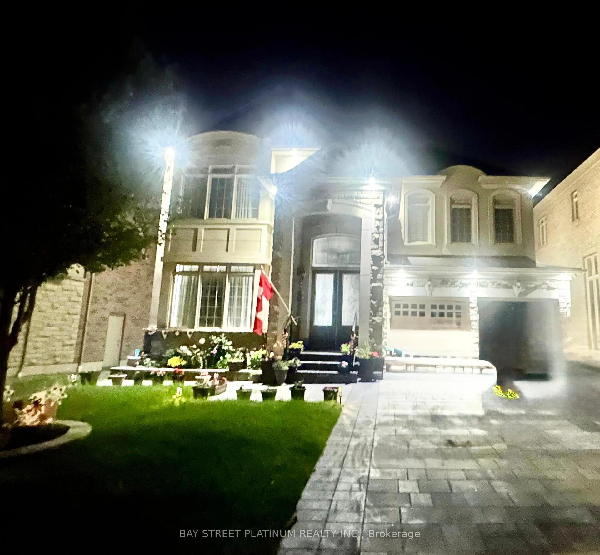 Photo 2 of 34 Royal West Drive, Brampton, Credit Valley — HOMEH