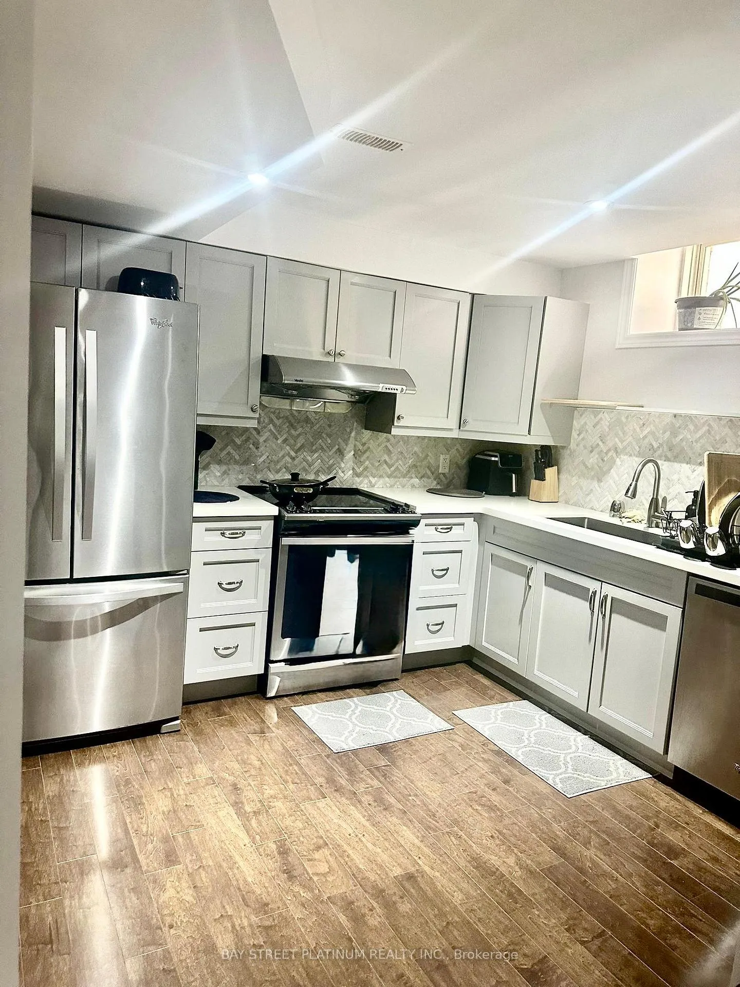 Photo 4 of 34 Royal West Drive, Brampton, Credit Valley — HOMEH