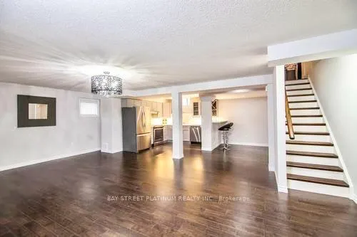 Photo 10 of 34 Royal West Drive, Brampton, Credit Valley — HOMEH
