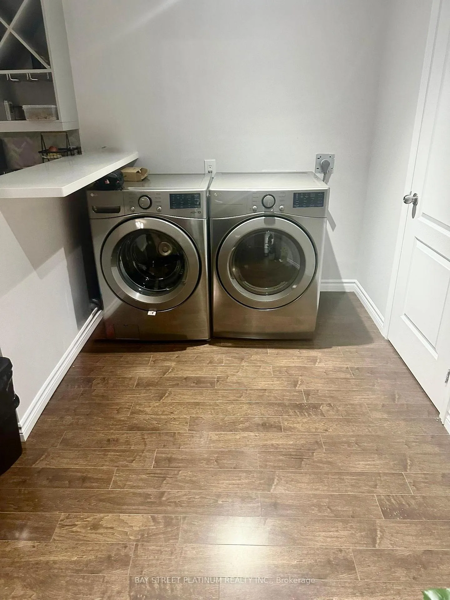 Photo 16 of 34 Royal West Drive, Brampton, Credit Valley — HOMEH