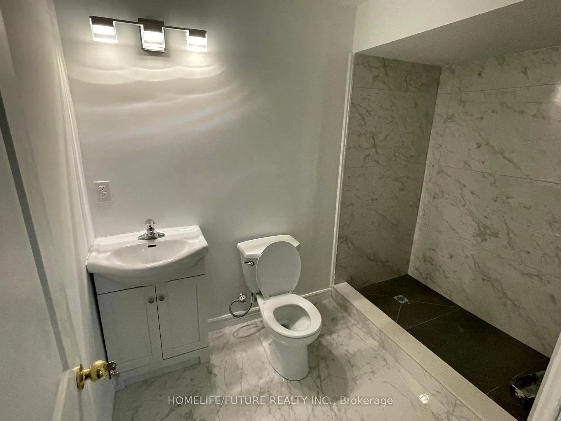 Photo 45 of 102 Remmington Street, Clarington, Bowmanville — HOMEH