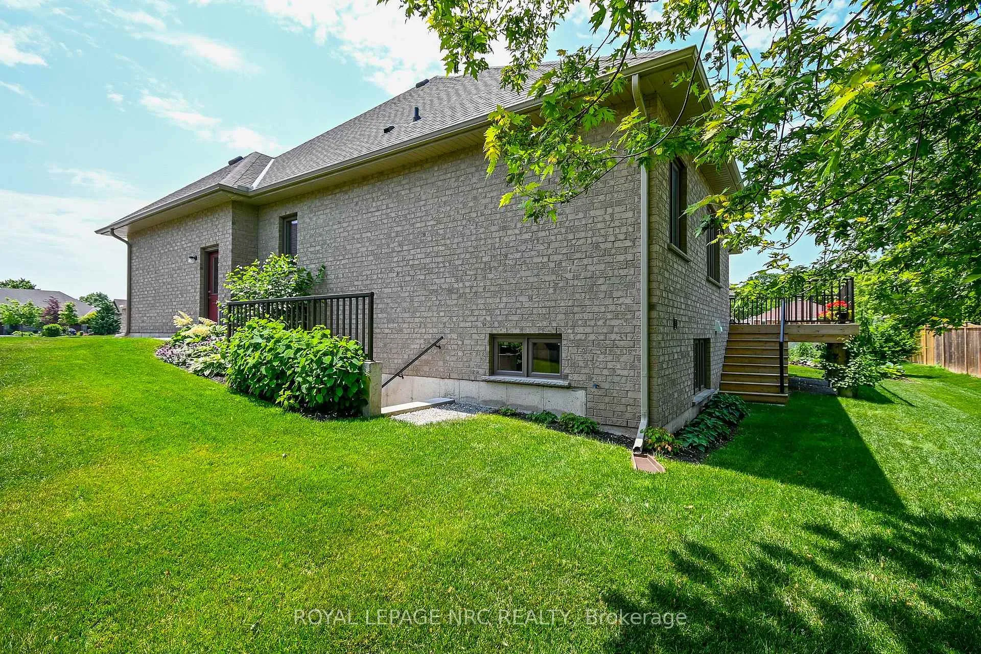 Photo 32 of 11 Emily Lane, Pelham, Fonthill — HOMEH