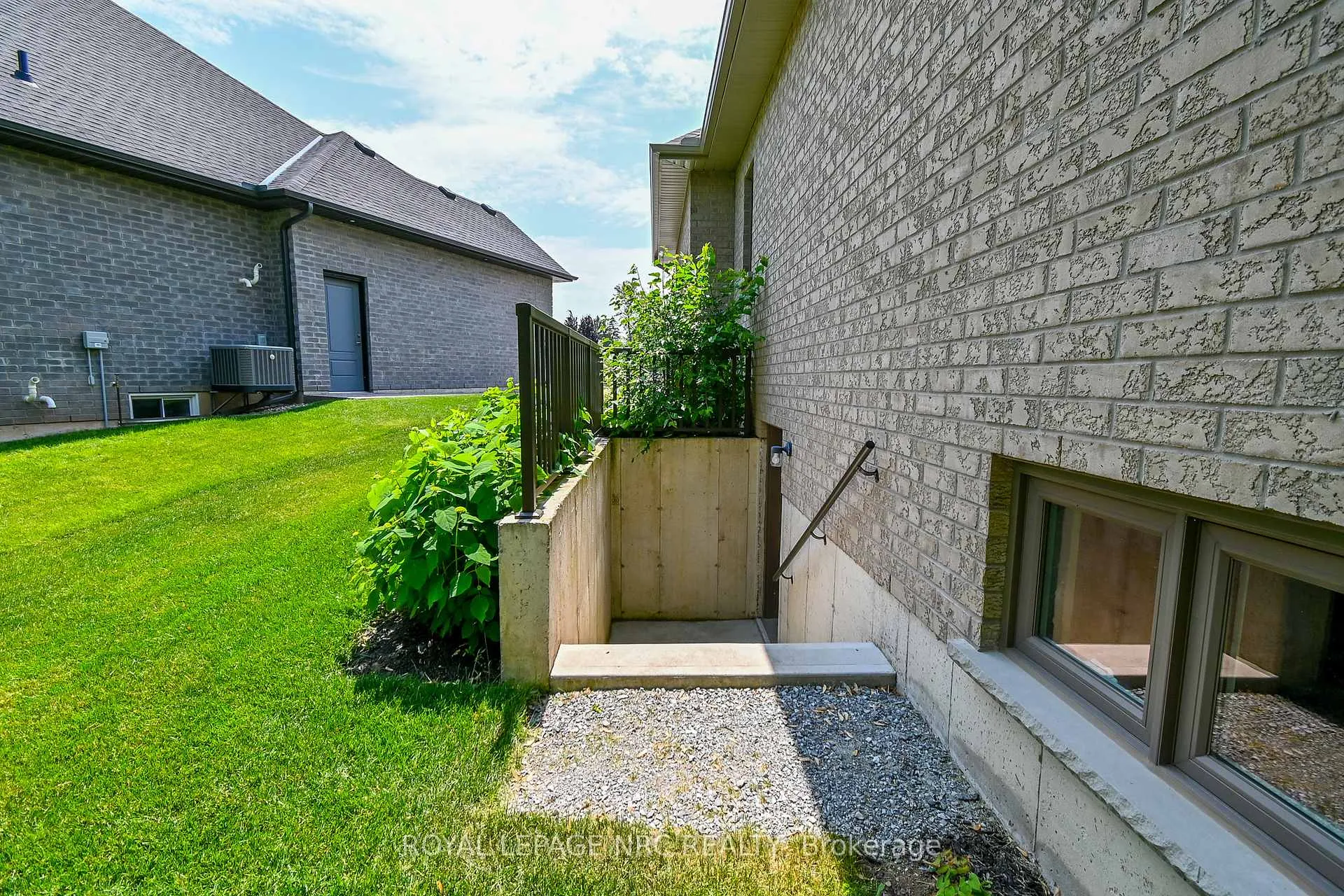 Photo 37 of 11 Emily Lane, Pelham, Fonthill — HOMEH