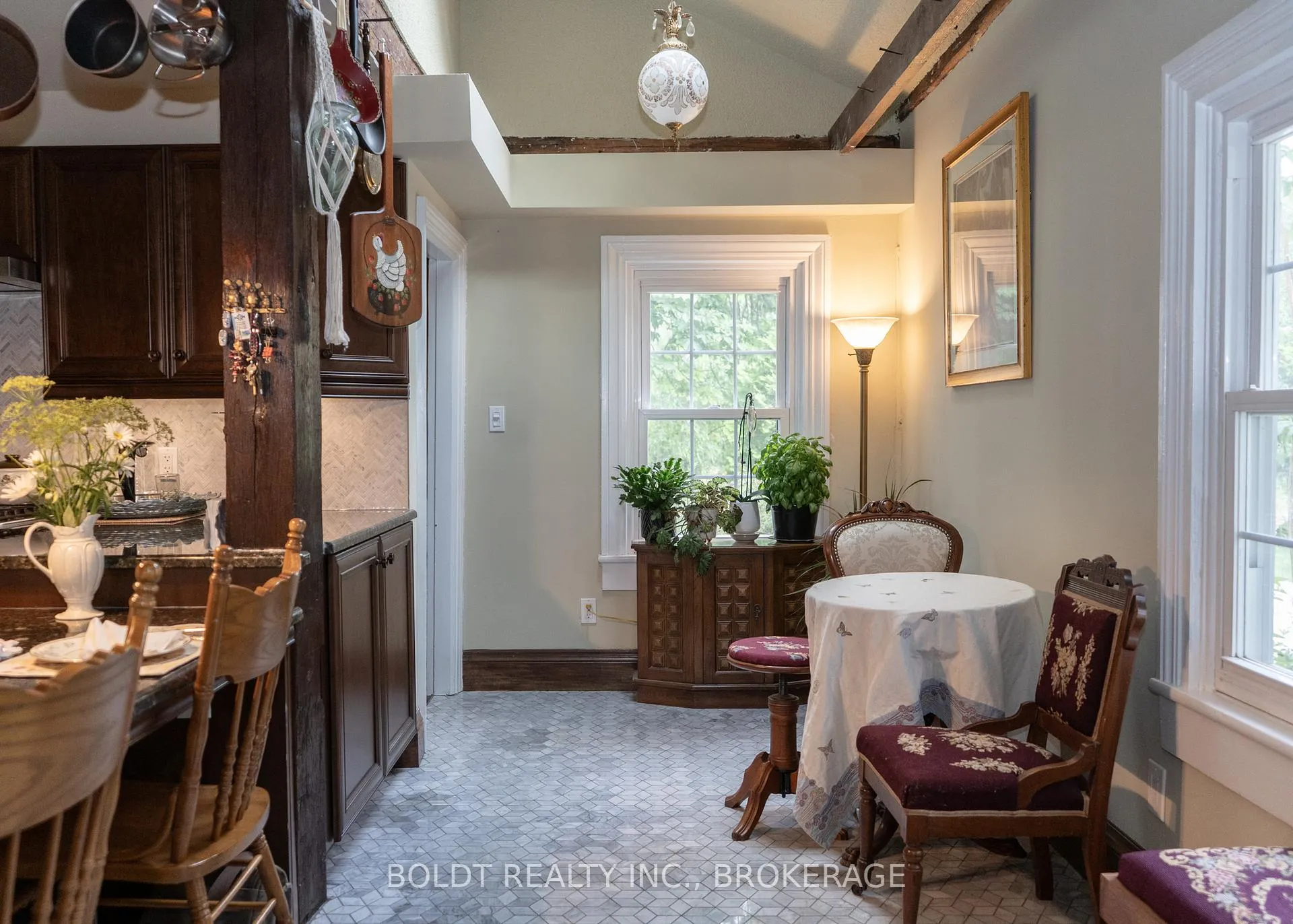 Photo 20 of 2440 Decew Road, Thorold, Cataract Road — HOMEH