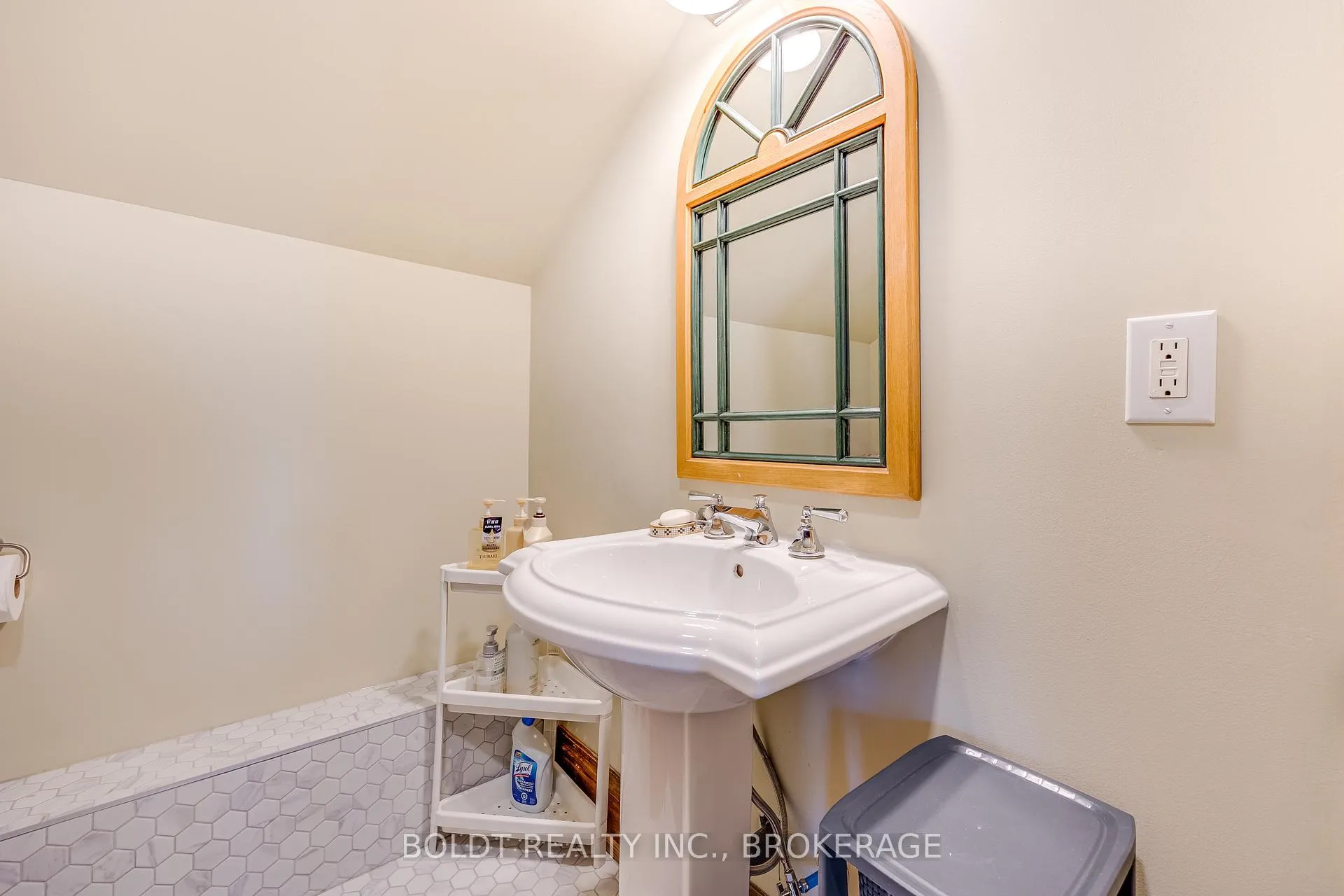 Photo 36 of 2440 Decew Road, Thorold, Cataract Road — HOMEH