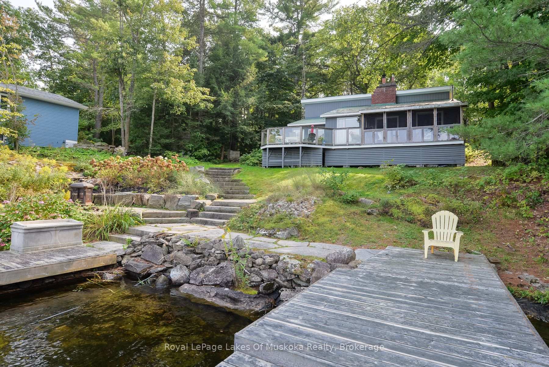 Photo 2 of 1029 Lakeshore Drive, Gravenhurst, Muskoka (S) — HOMEH