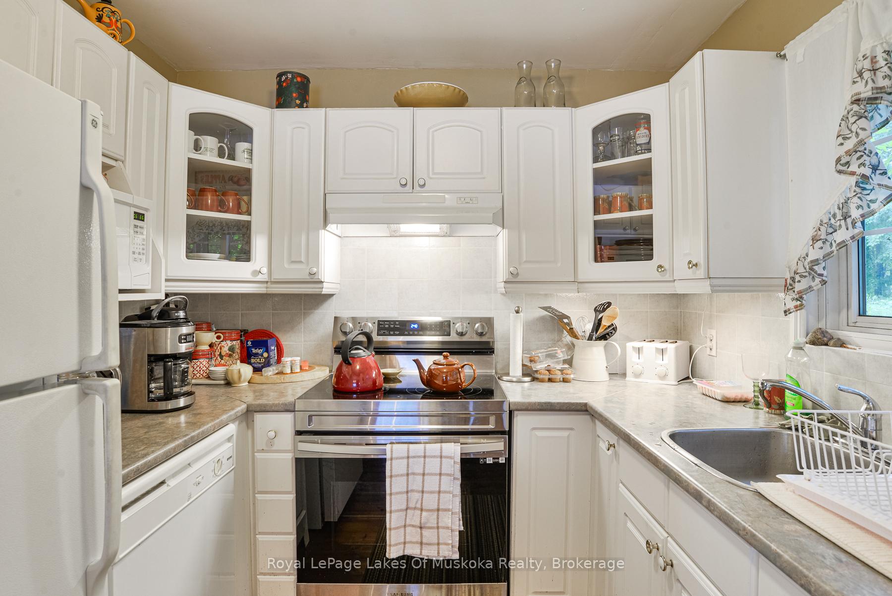 Photo 23 of 1029 Lakeshore Drive, Gravenhurst, Muskoka (S) — HOMEH