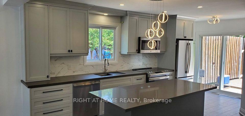 Photo 2 of 249 Elm Avenue, Georgina, Keswick South — HOMEH