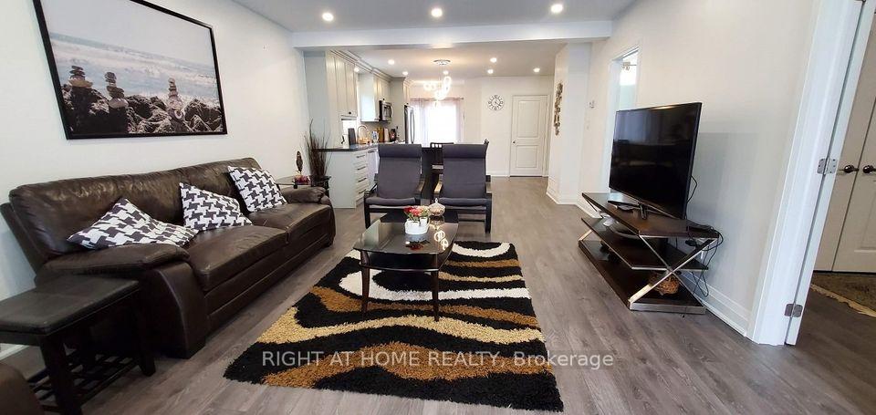 Photo 3 of 249 Elm Avenue, Georgina, Keswick South — HOMEH