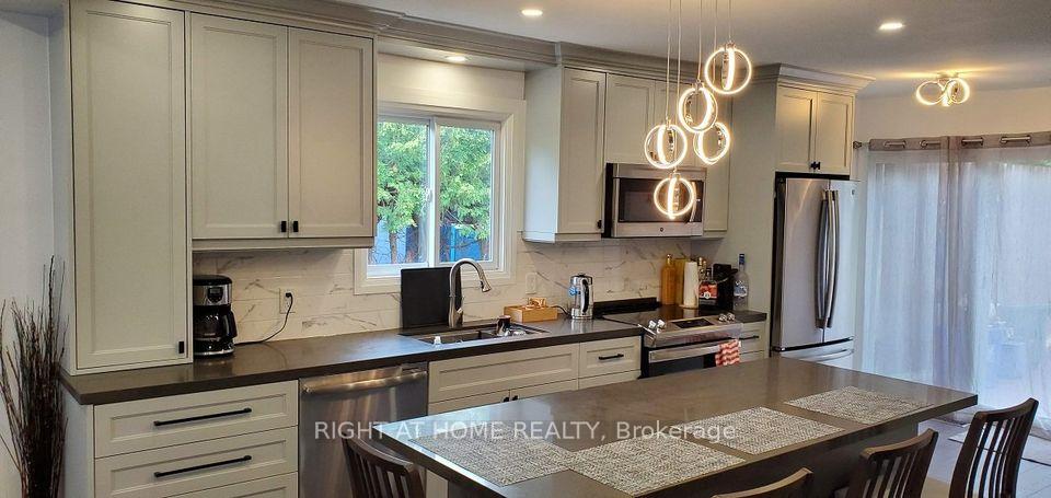 Photo 4 of 249 Elm Avenue, Georgina, Keswick South — HOMEH