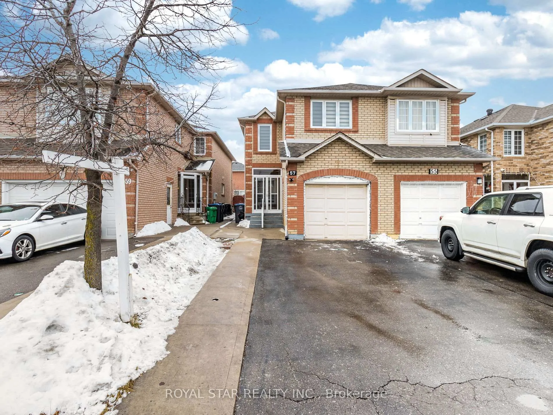 Photo 2 of 57 Tumbleweed Trail, Brampton, Fletcher's Creek South — HOMEH