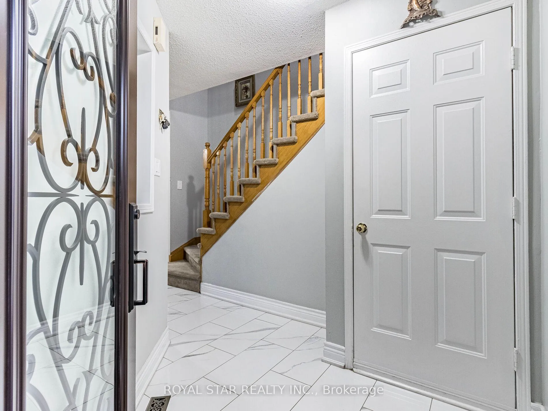 Photo 4 of 57 Tumbleweed Trail, Brampton, Fletcher's Creek South — HOMEH