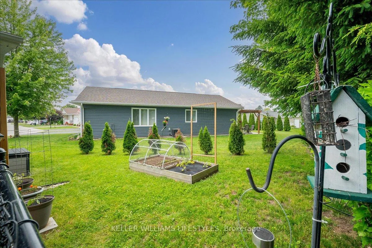 Photo 4 of 13 Kellestine Drive, Strathroy-Caradoc, SE — HOMEH