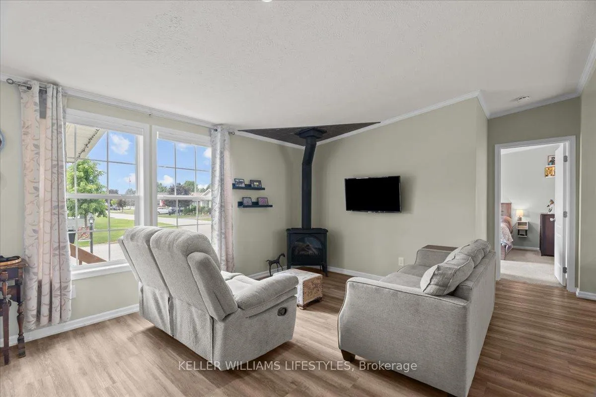 Photo 6 of 13 Kellestine Drive, Strathroy-Caradoc, SE — HOMEH