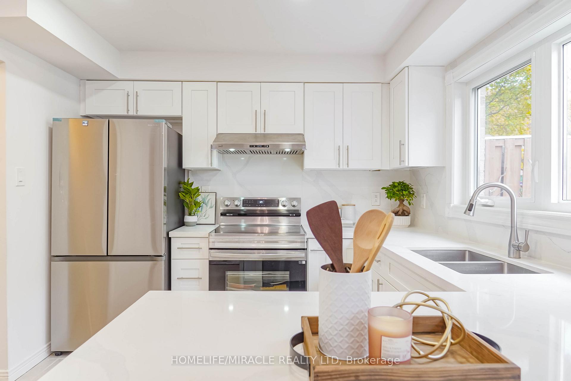 Photo 3 of 20 Woodward Crescent, Ajax, Central — HOMEH