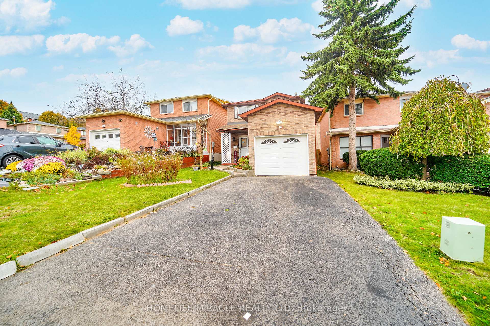 Photo 4 of 20 Woodward Crescent, Ajax, Central — HOMEH