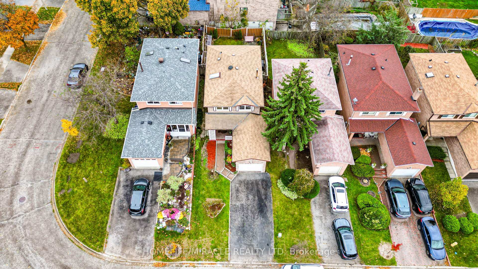 Photo 5 of 20 Woodward Crescent, Ajax, Central — HOMEH