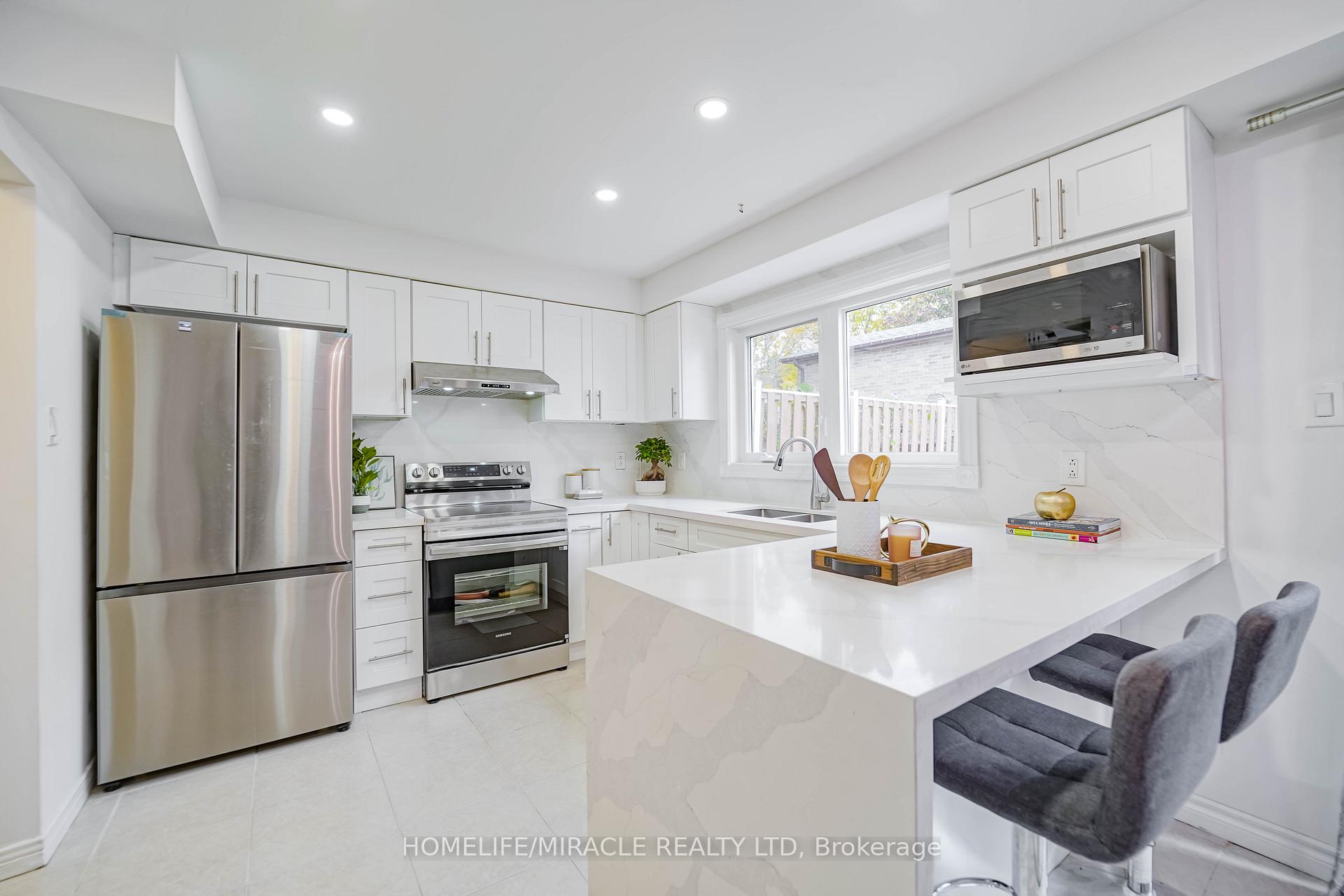 Photo 15 of 20 Woodward Crescent, Ajax, Central — HOMEH