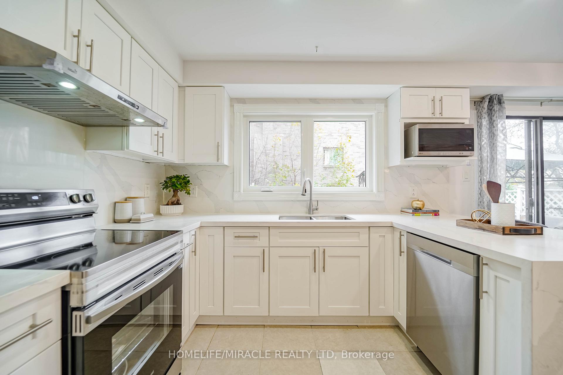 Photo 17 of 20 Woodward Crescent, Ajax, Central — HOMEH