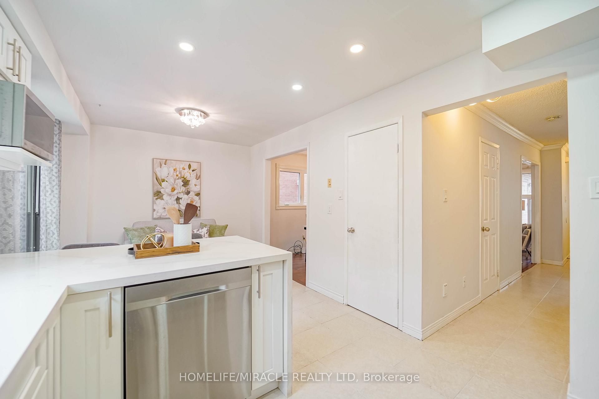 Photo 18 of 20 Woodward Crescent, Ajax, Central — HOMEH