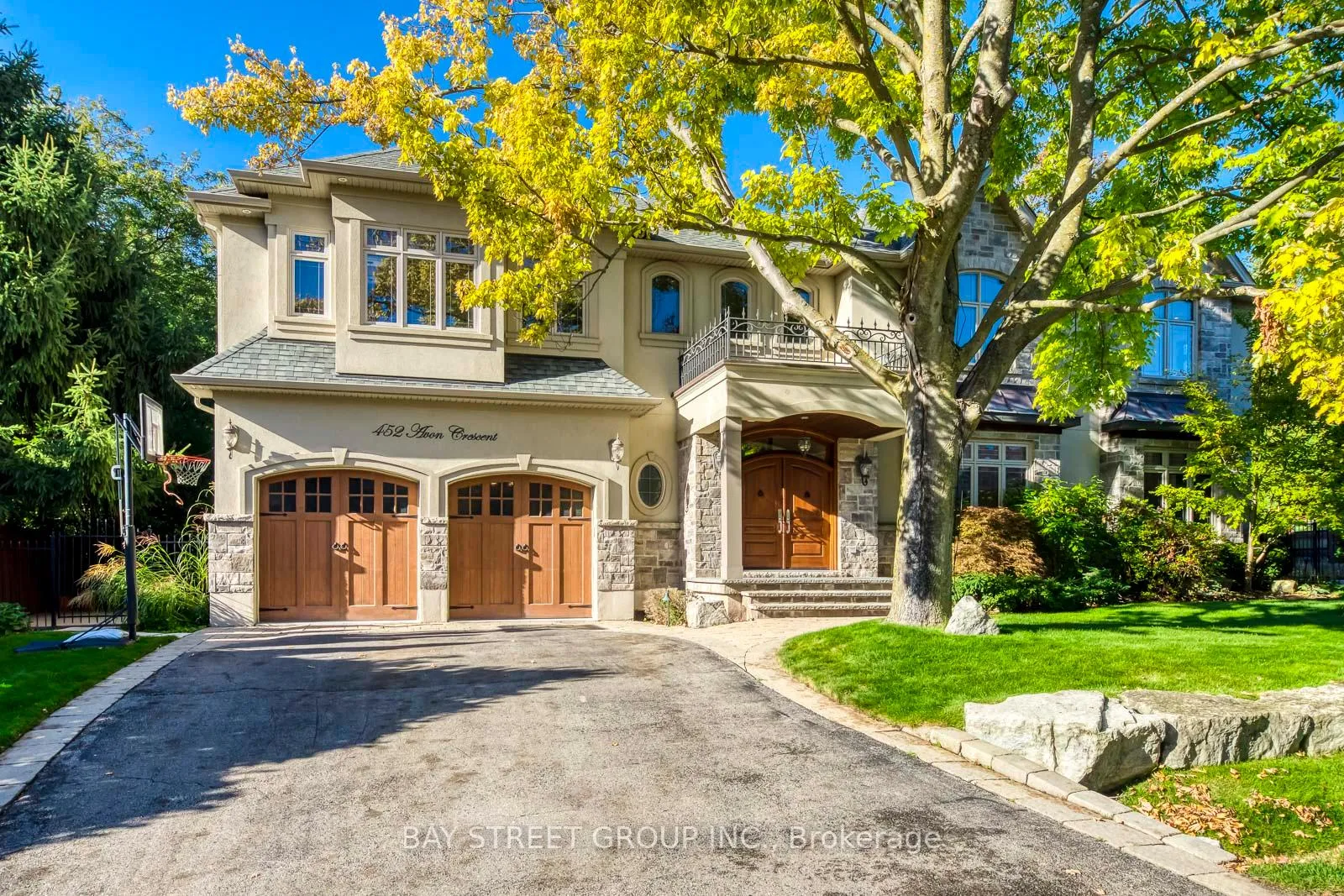 Front of 452 Avon Crescent