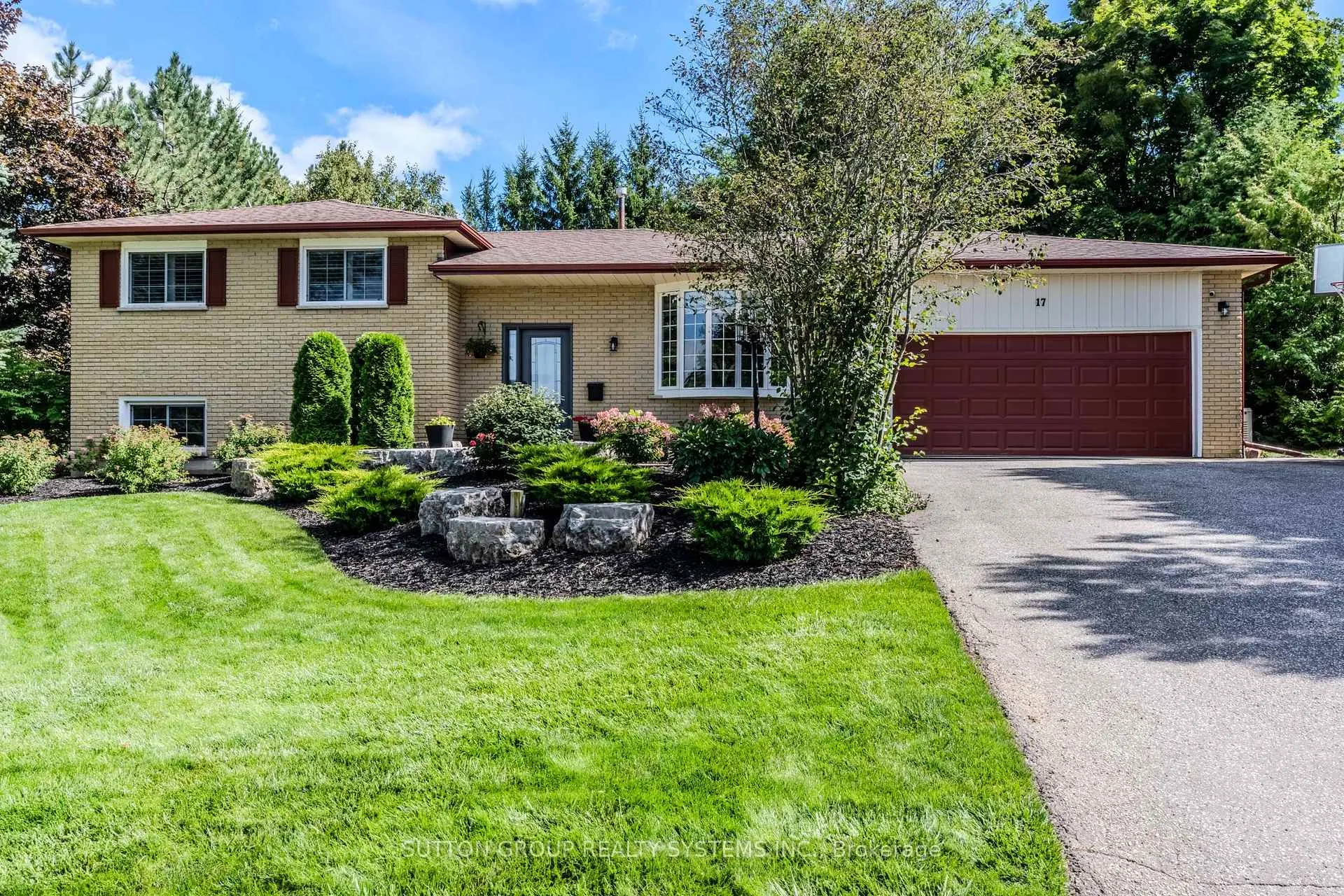 Photo 2 of 17 William Rex Crescent, Erin — HOMEH