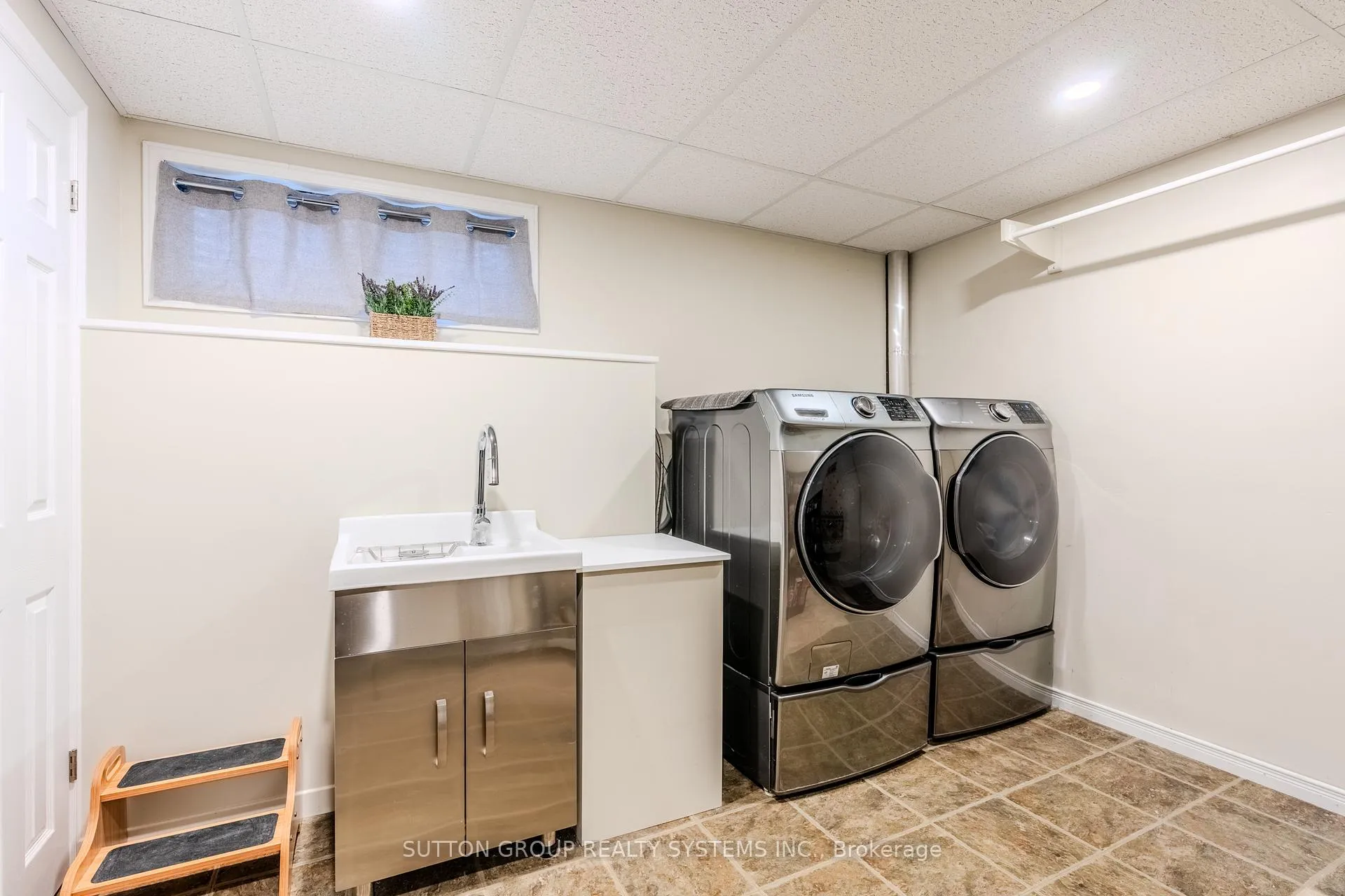 Photo 21 of 17 William Rex Crescent, Erin — HOMEH