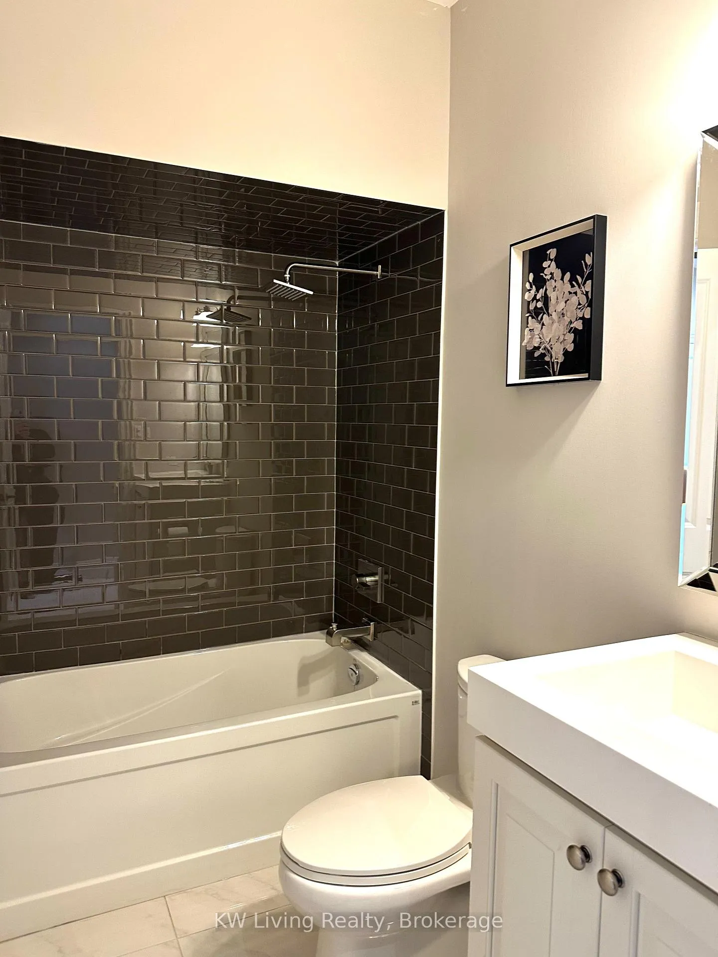Photo 35 of 83 Rouge Valley Drive W, Markham, Unionville — HOMEH
