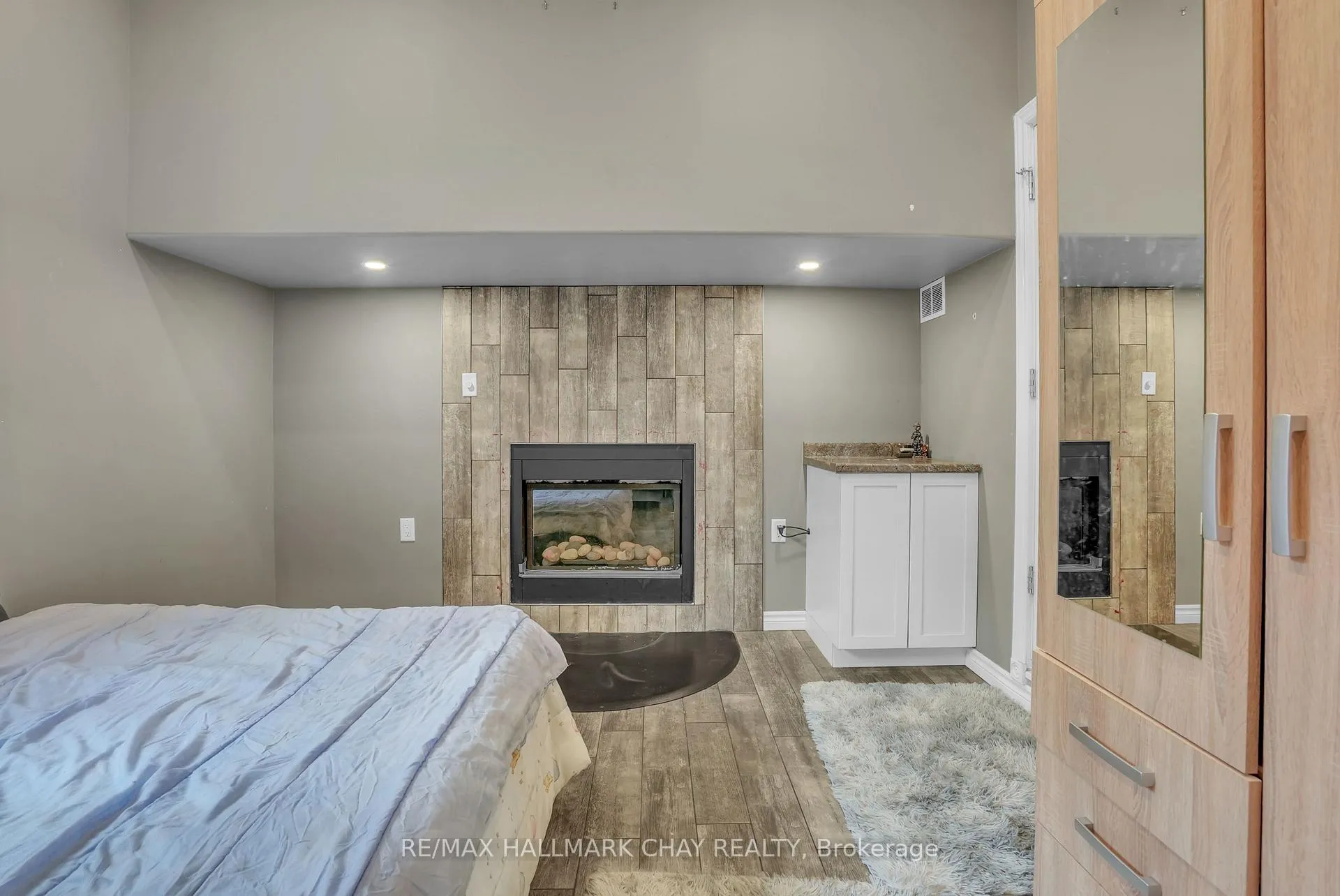 Photo 5 of 30 Rosenfeld Drive, Barrie, Grove East — HOMEH