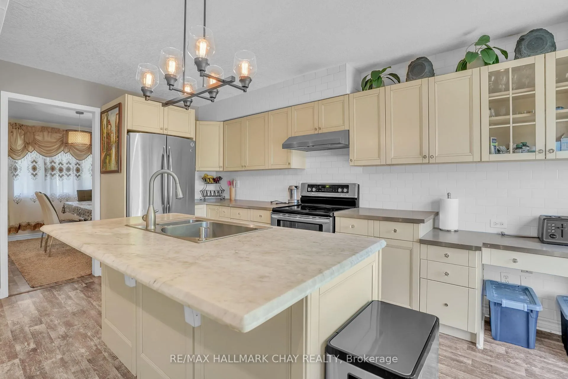 Photo 9 of 30 Rosenfeld Drive, Barrie, Grove East — HOMEH