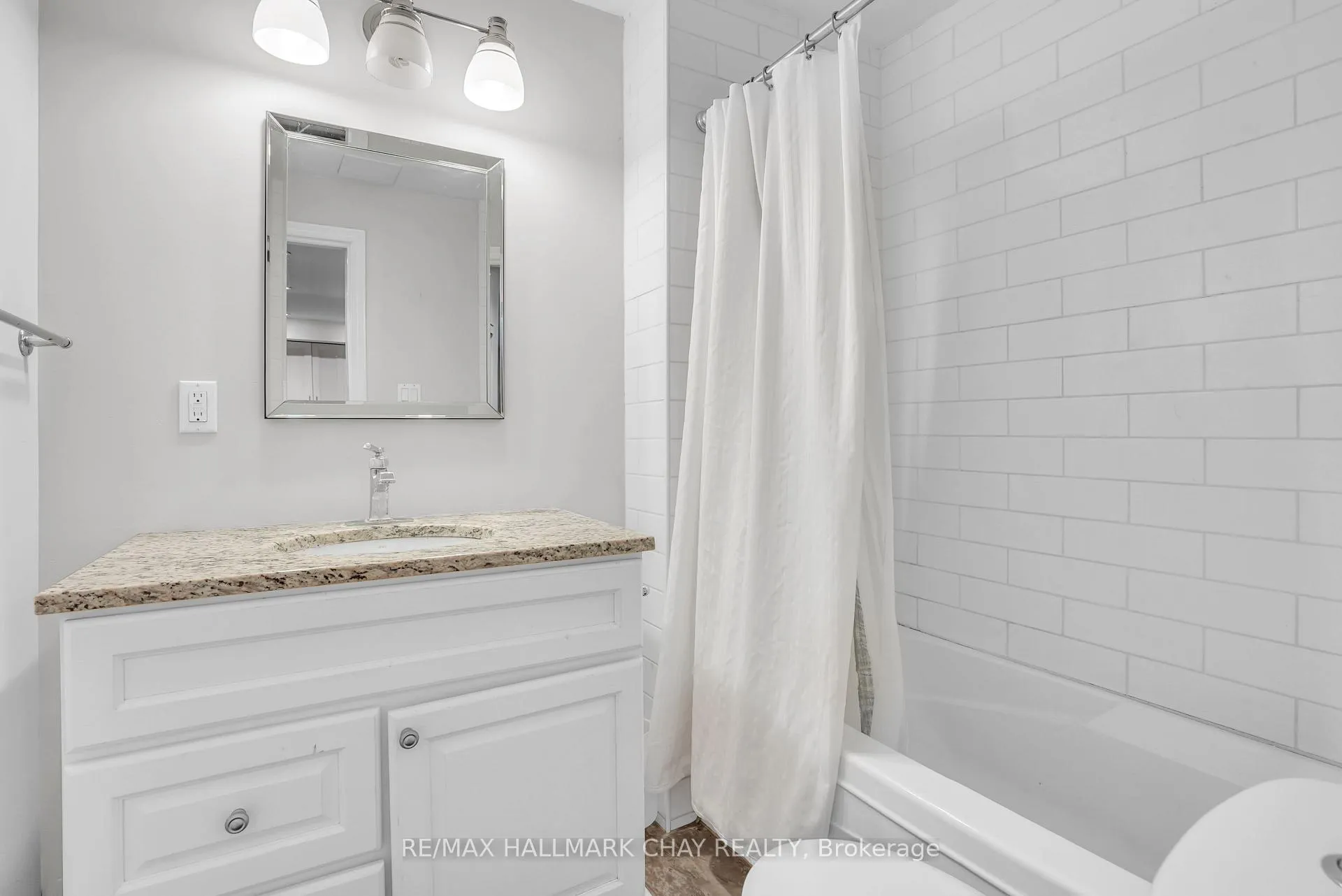 Photo 18 of 30 Rosenfeld Drive, Barrie, Grove East — HOMEH