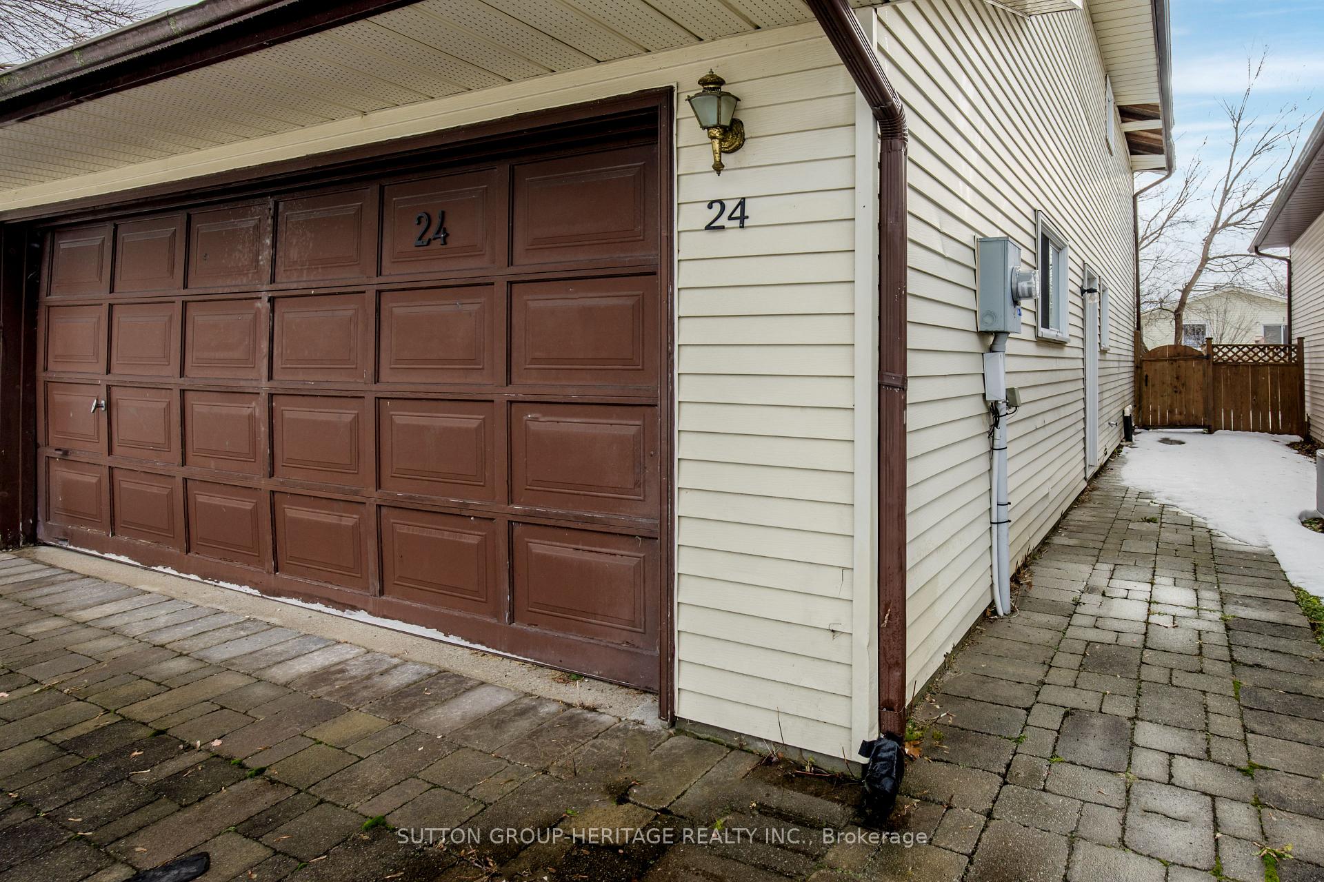 Photo 3 of 24 Dillon Drive, Collingwood — HOMEH