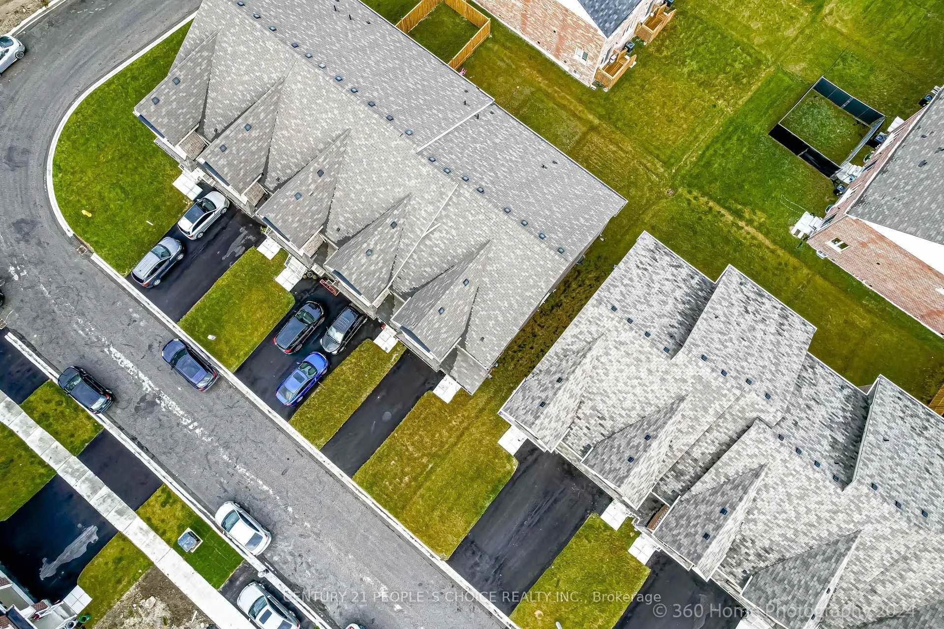 Photo 4 of 1202 Jim Brewster Circle, Oshawa, Eastdale — HOMEH
