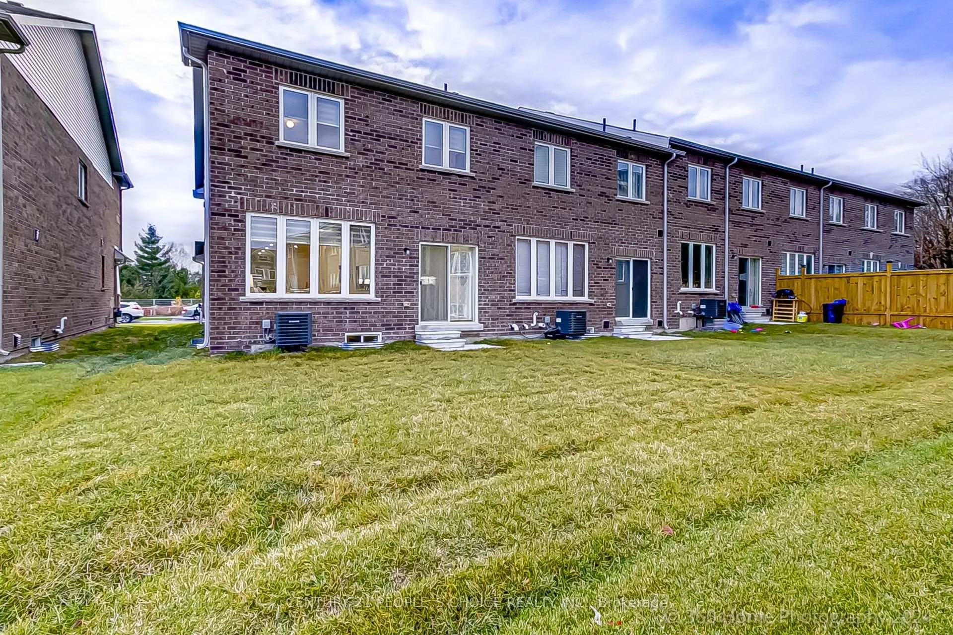 Photo 8 of 1202 Jim Brewster Circle, Oshawa, Eastdale — HOMEH