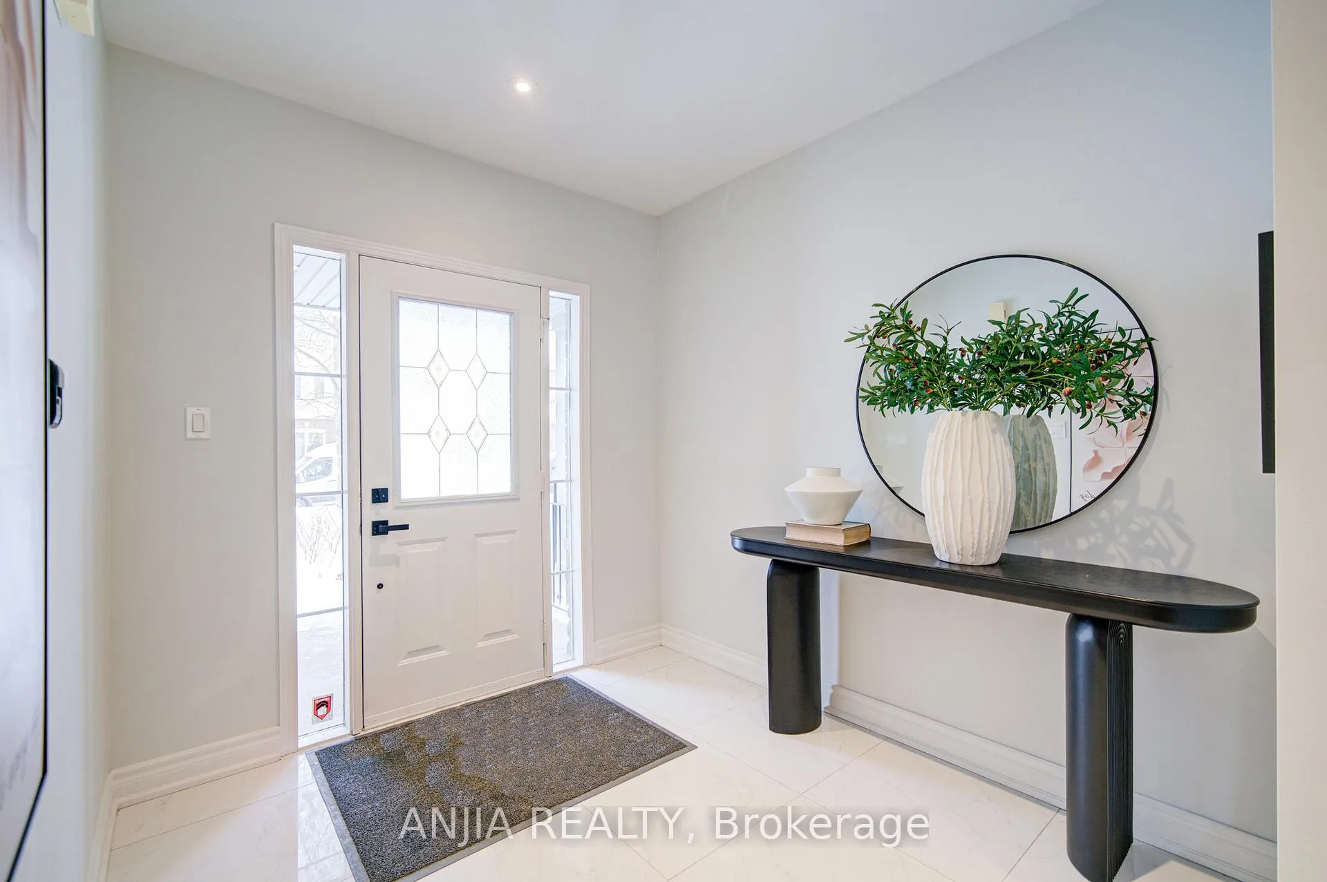 Photo 3 of 161 Trail Ridge Lane, Markham, Berczy — HOMEH