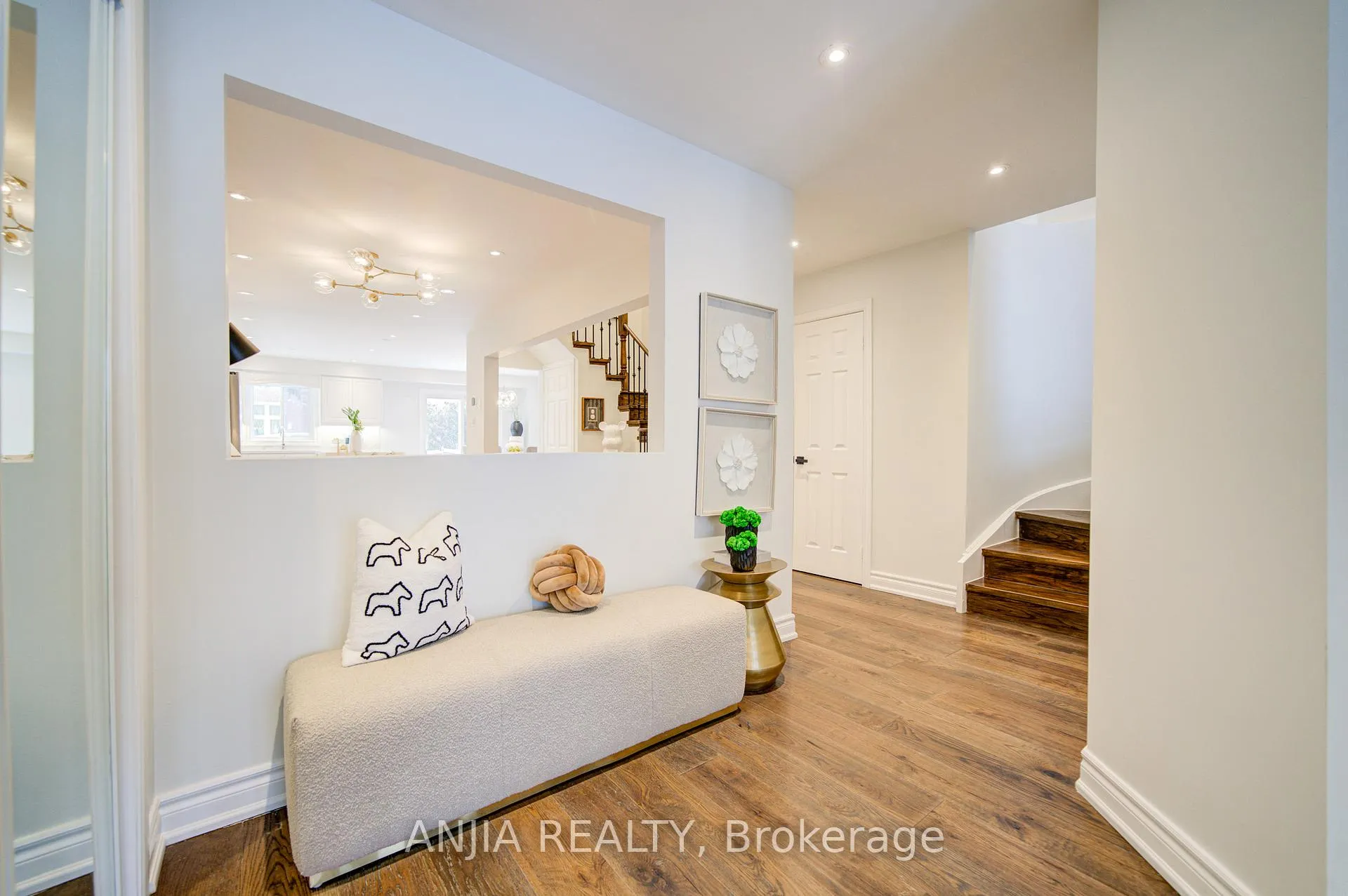 Photo 4 of 161 Trail Ridge Lane, Markham, Berczy — HOMEH