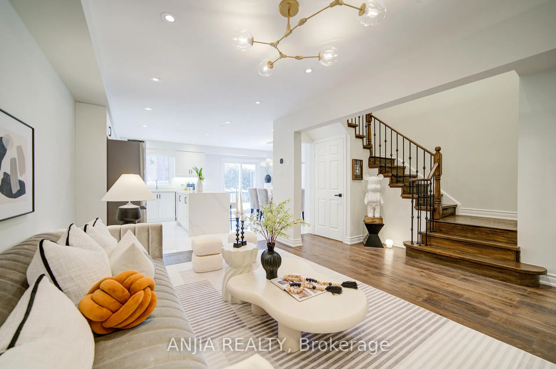 Photo 8 of 161 Trail Ridge Lane, Markham, Berczy — HOMEH