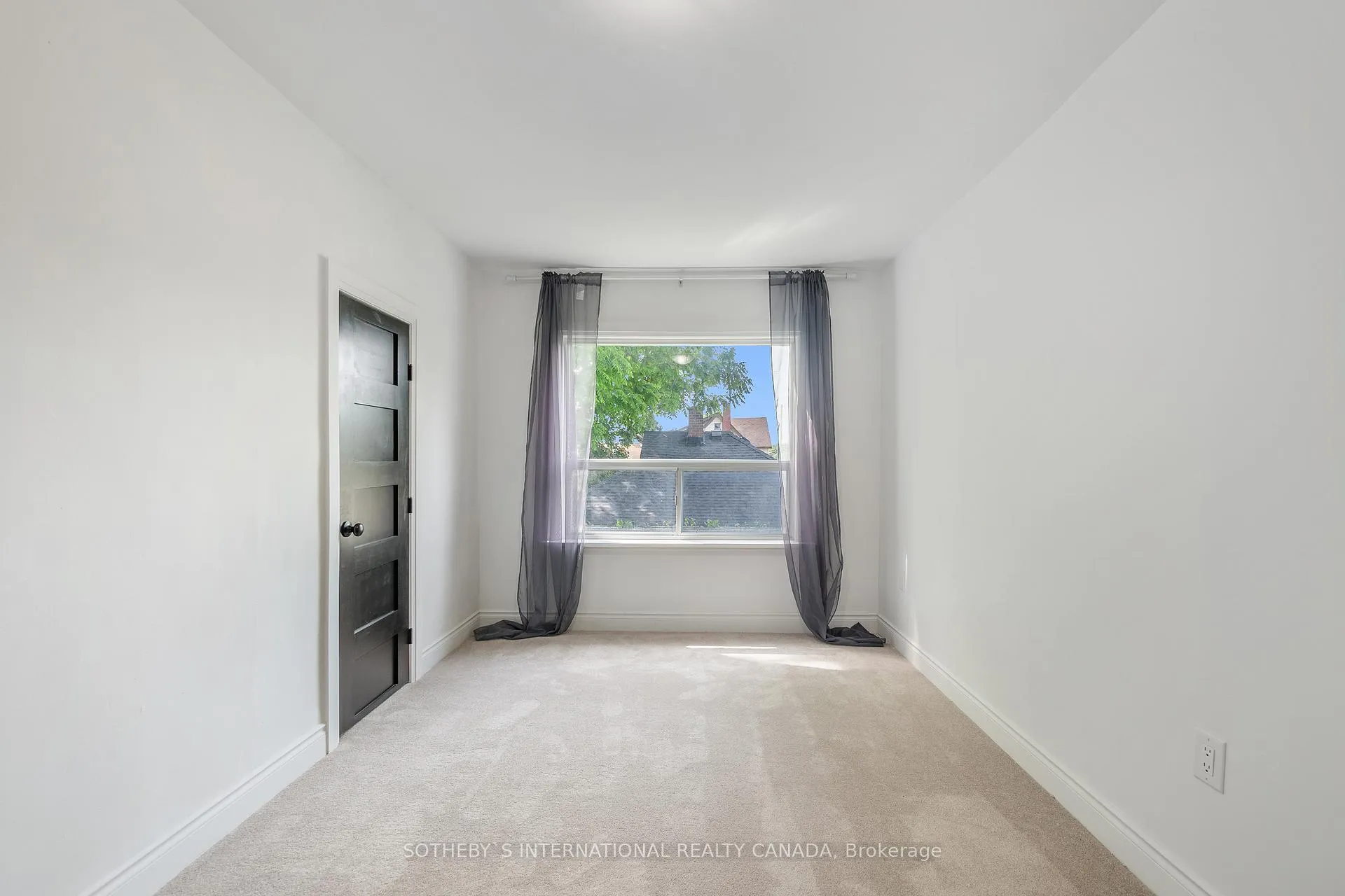 Photo 16 of 111 Harmony Road S, Oshawa, Donevan — HOMEH